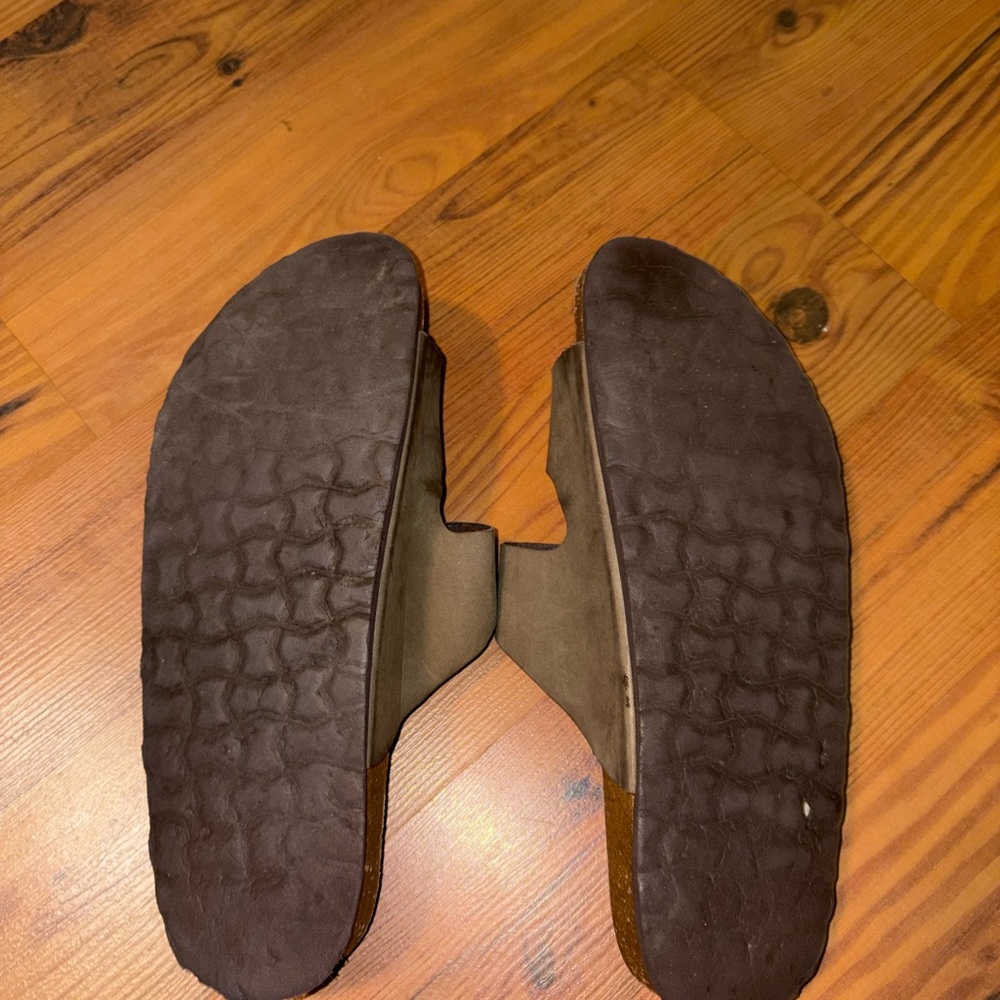 Cushionaire Women's Tan Sandals - Picture 3 of 3